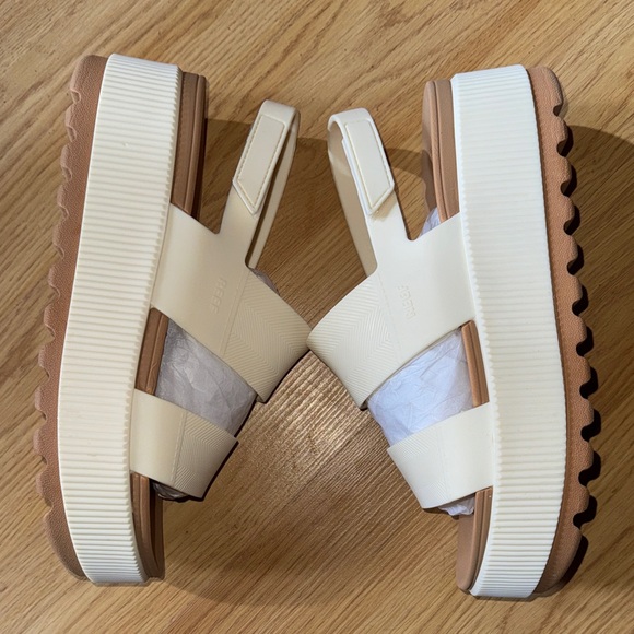 Reef size 9 water vista new Women's White and Tan Sandals - Picture 5 of 11